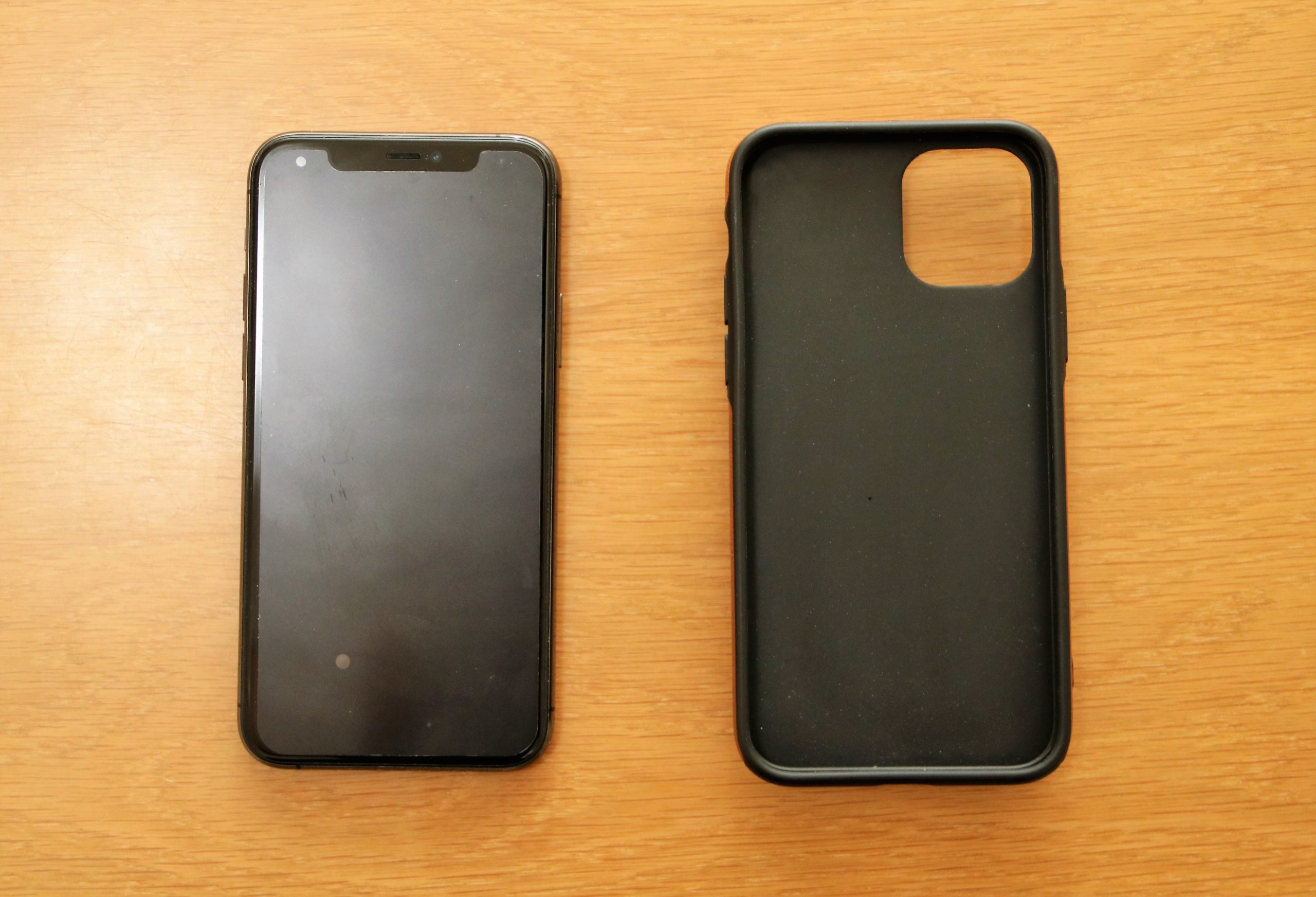 背面収納付きのスマホケース