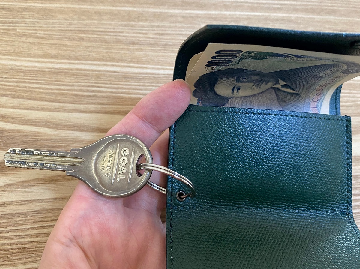 記者レポ】鍵も入る極小財布「アブラサス」を使った感想【画像 